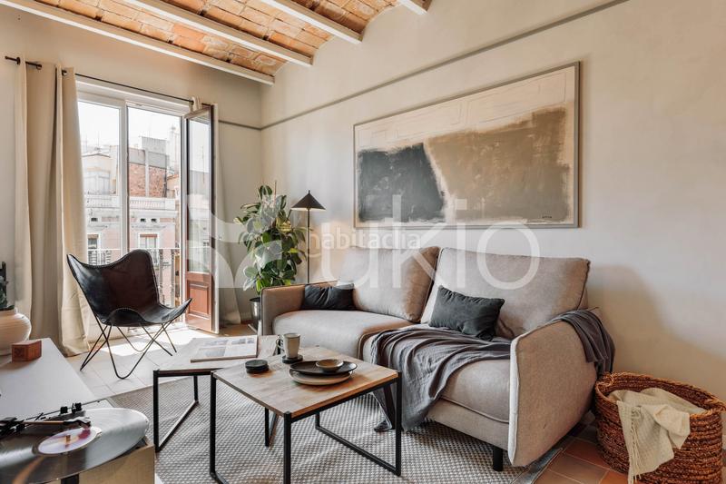 Foto 0def8e44-f97f-41ac-92b7-c3d2aa38b66a. Alquiler apartamento  de 2 habitaciones con oficina en eixample dreta en Barcelona