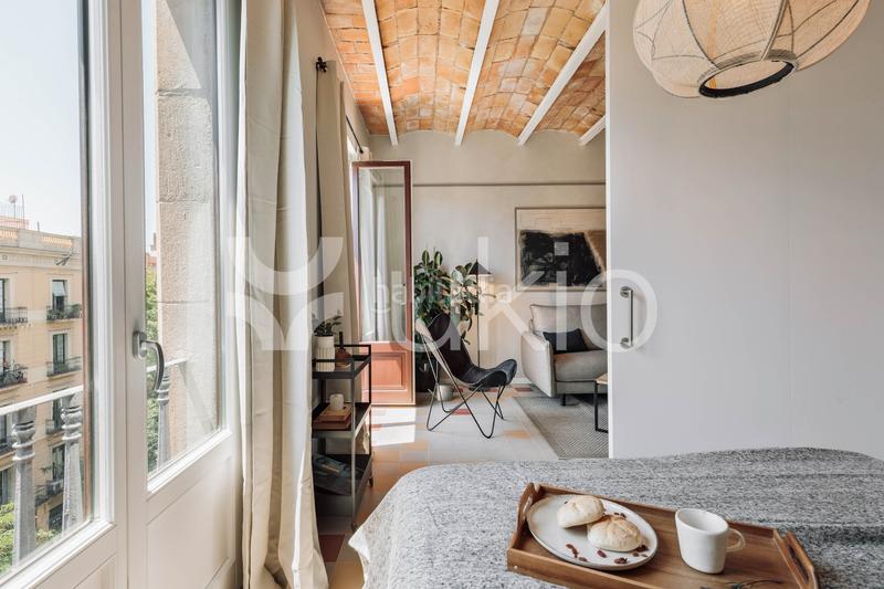 Foto 96780c7b-a5c8-49f0-b1f0-6d4d788bb3ca. Alquiler apartamento  de 2 habitaciones con oficina en eixample dreta en Barcelona