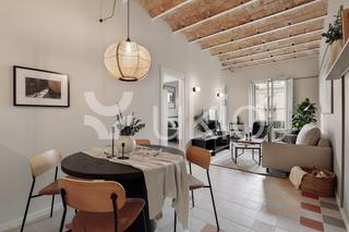 Alquiler Apartamento  Ronda de sant pere. Apartamento de 2 habitaciones con oficina en eixample dreta