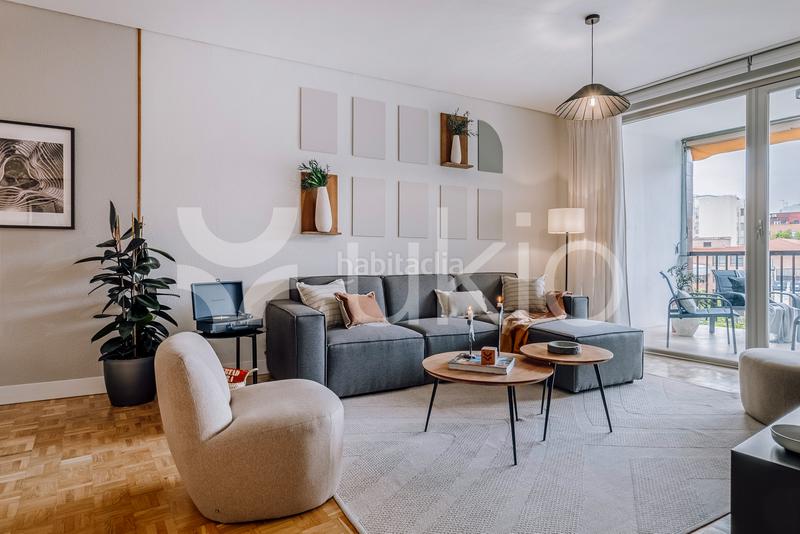 Foto 0d51cc26-44ff-43b4-b331-4ba84f7798b6. Alquiler apartamento  de 3 habitaciones con terraza en almagro en Madrid