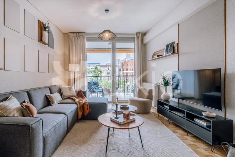 Foto aadd79a2-a82a-4301-8322-47d4f5764359. Alquiler apartamento  de 3 habitaciones con terraza en almagro en Madrid