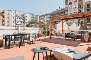 Lloguer Apartament  Carrer de rocafort. Apartamento de 3 habitaciones con terraza en eixample esquerra