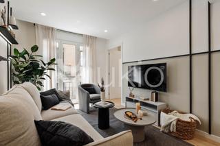 Location Appartement  Carrer del sagrat cor. Apartamento de 2 habitaciones con oficina en sant gervasi