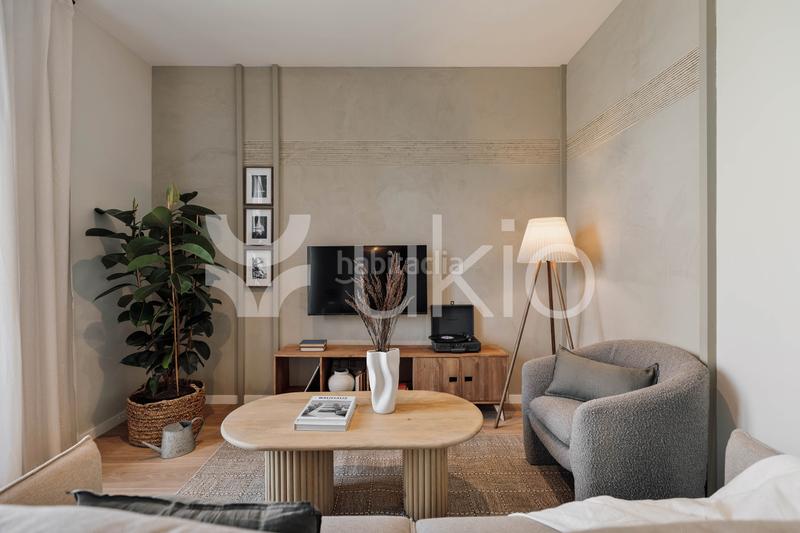 Foto 688f2932-64bc-40fd-9be5-f0a10eb5f8f3. Alquiler apartamento  de 3 habitaciones con balcón en eixample esquerra en Barcelona