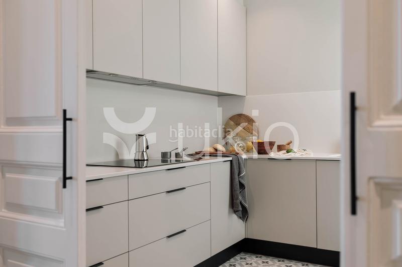 Foto 8f95ee3d-5379-4fef-8756-fa300c606cfd. Alquiler apartamento  de 3 habitaciones con balcón en eixample esquerra en Barcelona