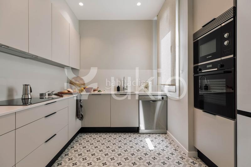 Foto a06b5631-f5b9-4c1c-88fc-073e5861f71f. Alquiler apartamento  de 3 habitaciones con balcón en eixample esquerra en Barcelona