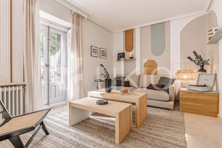 Location Appartement  Calle de almagro. Apartamento de 2 habitaciones en almagro