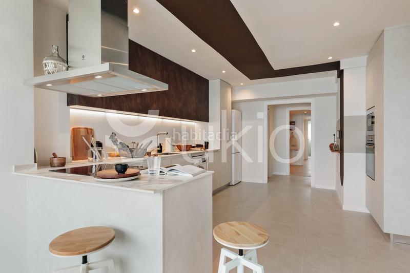 Foto e00622fa-9dbb-4bc9-a688-f29a974158af. Alquiler apartamento  de 5 habitaciones con terraza en pedralb en Barcelona