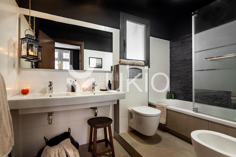 Foto 5a1893f0-068b-4b59-8e2a-9f0b2f66a597. Alquiler apartamento  de 3 habitaciones en calle roselló en Barcelona