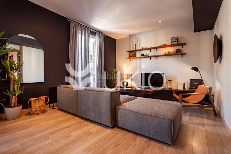 Foto 94ec3c54-f097-41c1-a00c-e5fa5820c4b5. Alquiler apartamento  de 3 habitaciones en calle roselló en Barcelona