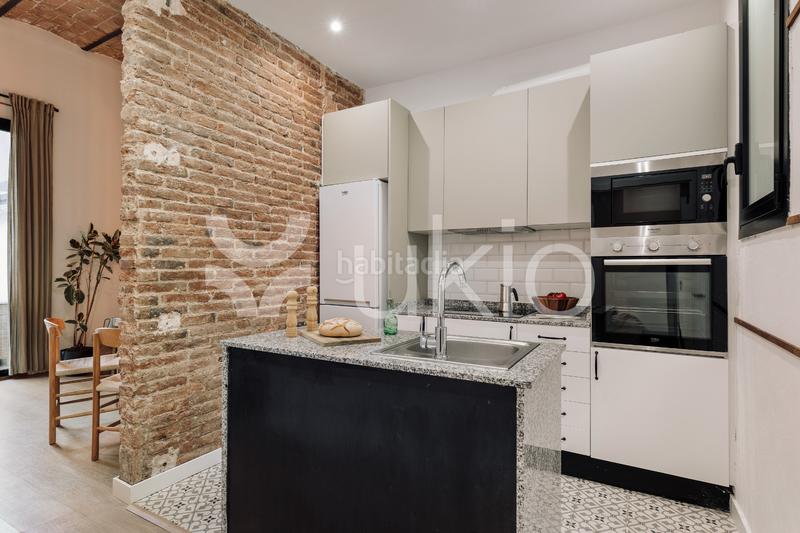 Foto cd9127bf-7bb7-4244-bc46-5186aa98d744. Alquiler apartamento  de 2 habitaciones con terraza en Barcelona