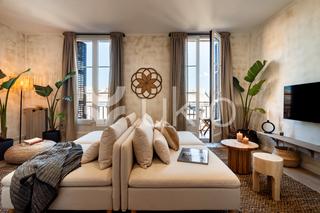 Alquiler Apartamento  Carrer de villarroel. Apartamento de 3 dormitorios con balcón en eixample