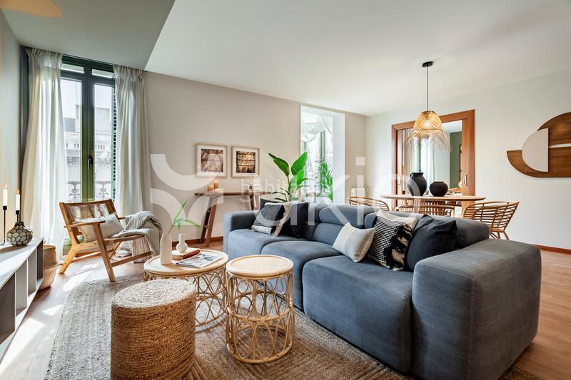 Foto faf8cc97-18a9-42bb-b73b-37a4a1762a08. Alquiler apartamento  de 3 dormitorios con balcón en el eixample en Barcelona