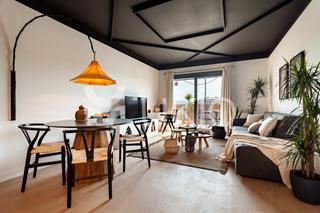 Rent Apartment  Carrer d'àlaba. Apartamento de 2 dormitorios con terraza y piscina en el parc i