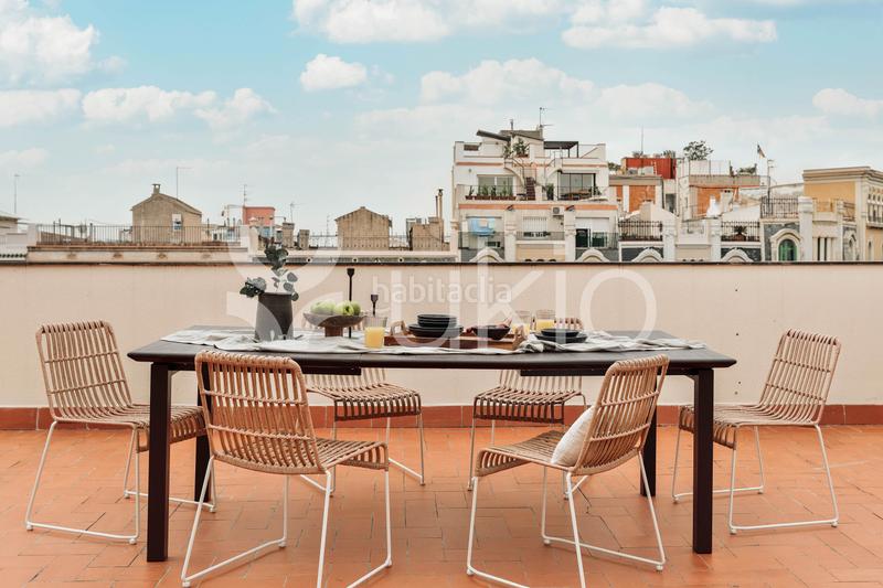 Foto 8649878d-ec92-4399-a2fd-740610c3bb4e. Alquiler apartamento  de 2 dormitorios con despacho y terraza en gràcia en Barcelona