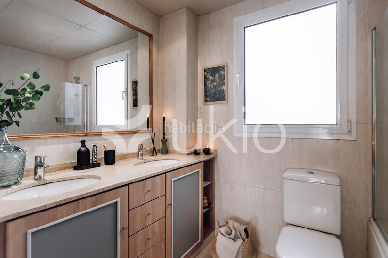 Foto 8abcc971-acad-4109-9564-04761b363754. Alquiler apartamento  de 2 dormitorios con despacho y terraza en gràcia en Barcelona