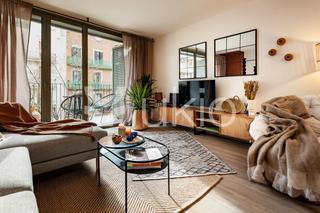 Lloguer Apartament  Carrer de rocafort. Apartamento de 3 dormitorios con balcón en el eixample