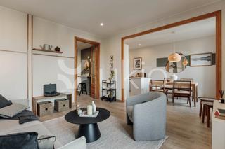 Alquiler Apartamento  Carrer de pau claris. Apartamento de 3 habitaciones con balcon en eixample