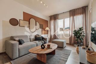 Lloguer Apartament  Carrer de maria auxiliadora. Apartamento de 3 habitaciones con terraza y oficina en les tres