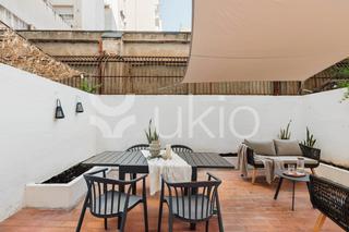 Rent Apartment  Carrer de los castillejos. Apartamento de 2 habitaciones con terraza en la sagrada familia