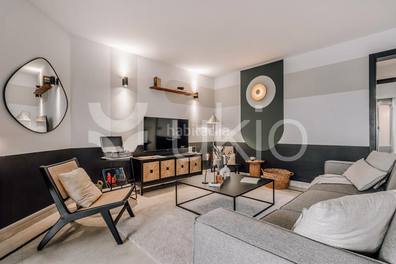 Foto 49fb9f87-d18d-4a5f-b2e7-0b39a1ee2849. Alquiler apartamento  de 3 habitaciones en Almagro en Madrid