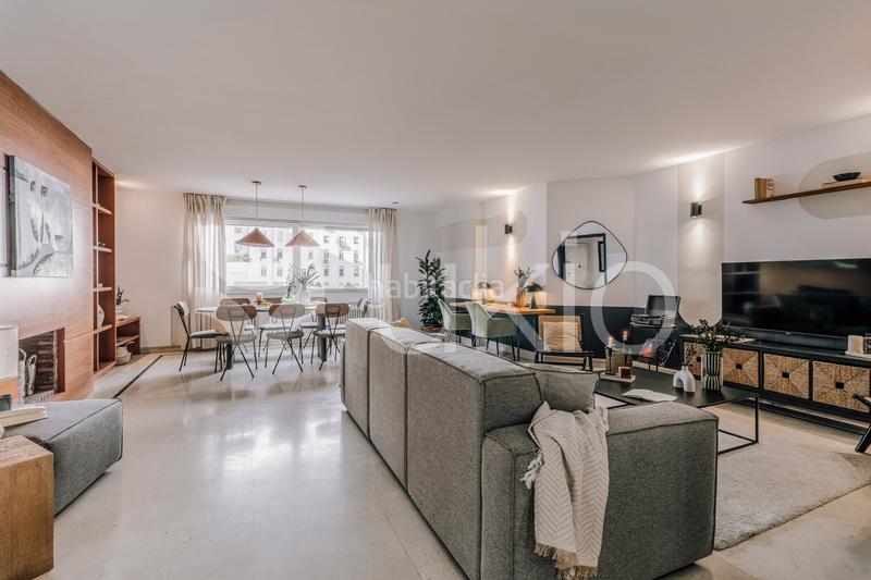 Foto a0dd0b1d-f1fb-49fb-ac82-85cce800fca1. Alquiler apartamento  de 3 habitaciones en Almagro en Madrid