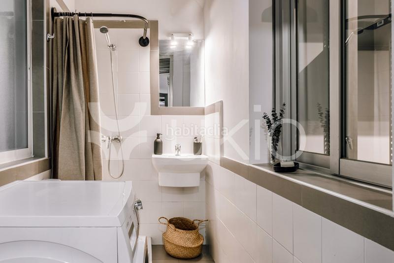 Foto f7967db1-084e-43ad-8f0f-e52f085f4321. Alquiler apartamento  de 3 habitaciones en Almagro en Madrid