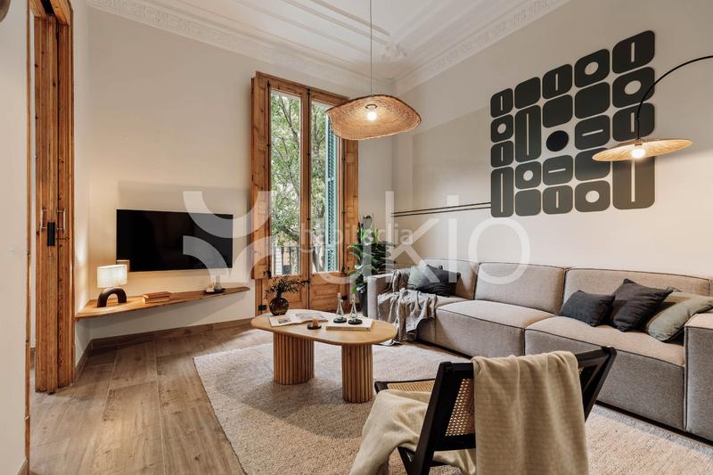 Foto c1d974e1-9e67-40a3-b48e-933b47e0b0fc. Alquiler piso apartamento de 3 habitaciones con balcon en eixample dreta en Barcelona