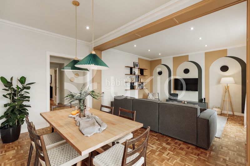 Alquiler Apartamento Ronda del general mitre. Apartamento de 4 habitaciones con balcon en el putxet i el farró