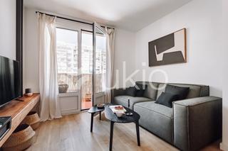 Rent Apartment  Carrer del consell de cent. Apartamento de 2 habitaciones con terraza en la nova esquerra de