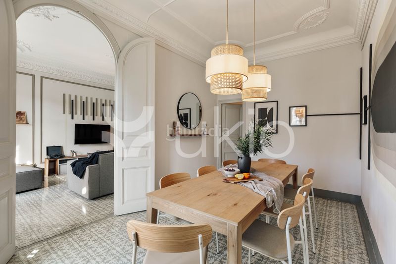 Foto 5bce1f45-cde9-45bc-9d91-fb2e2f653e46. Alquiler apartamento  de 5 habitaciones con balcon en la dreta de l'eixample en Barcelona