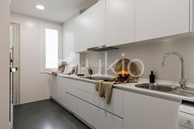 Foto 6913bdc9-9264-4dae-a8b0-457a29d73f6d. Alquiler apartamento  de 5 habitaciones con balcon en la dreta de l'eixample en Barcelona