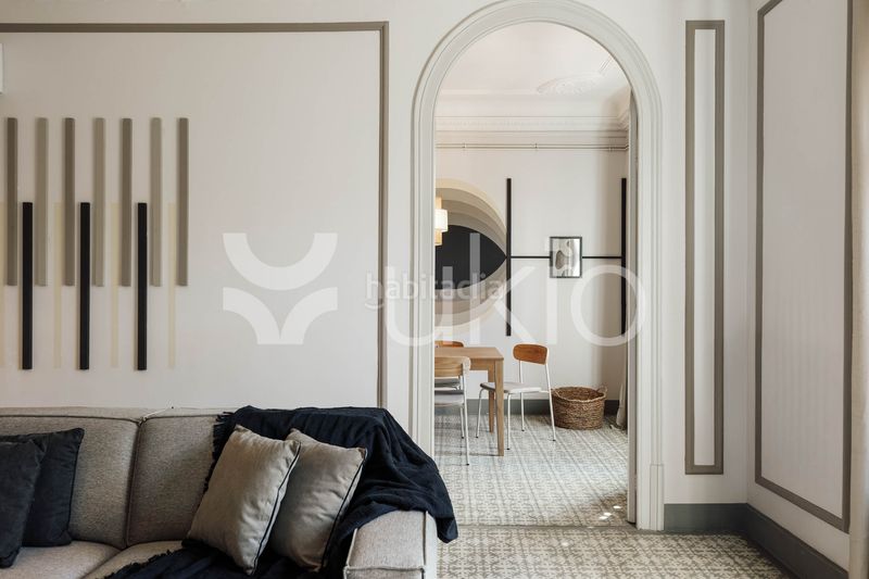 Foto 800b34de-6179-402a-85e1-935e9a7a6b36. Alquiler apartamento  de 5 habitaciones con balcon en la dreta de l'eixample en Barcelona