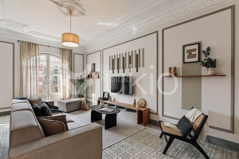 Foto a6f0b752-4300-4976-8b73-1f0b9de0c475. Alquiler apartamento  de 5 habitaciones con balcon en la dreta de l'eixample en Barcelona