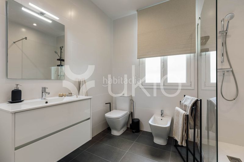 Foto f47e41f2-392c-4305-8540-3c67011a6448. Alquiler apartamento  de 5 habitaciones con balcon en la dreta de l'eixample en Barcelona