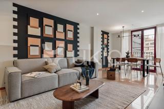 Alquiler Apartamento  Carrer de la diputació. Apartamento de 3 habitaciones con patio en la dreta de l'eixampl