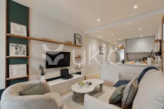 Rent Apartment  Carrer de balmes. Apartamento de 2 habitaciones con balcon en el putxet i el farró