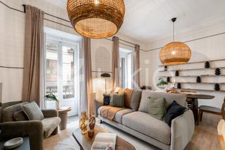 Affitto Piccolo appartamento  Calle de los caños del peral. Apartamento de 3 habitaciones en palacio