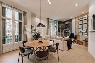 Affitto Piccolo appartamento  Carrer de pau claris. Apartamento de 3 habitaciones con terraza en la dreta de l'eixam