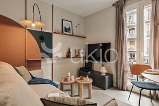 Lloguer Apartament  Carrer de floridablanca. Apartamento de 2 habitaciones con oficina en sant antoni