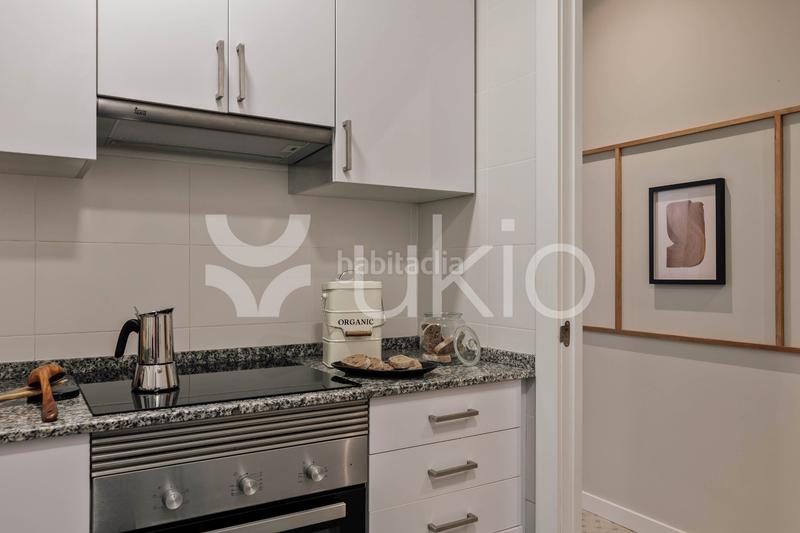 Foto 37ce714a-7684-4caa-9856-6d9eb5b9a062. Alquiler apartamento  de 2 habitaciones con oficina en Sant Antoni en Barcelona