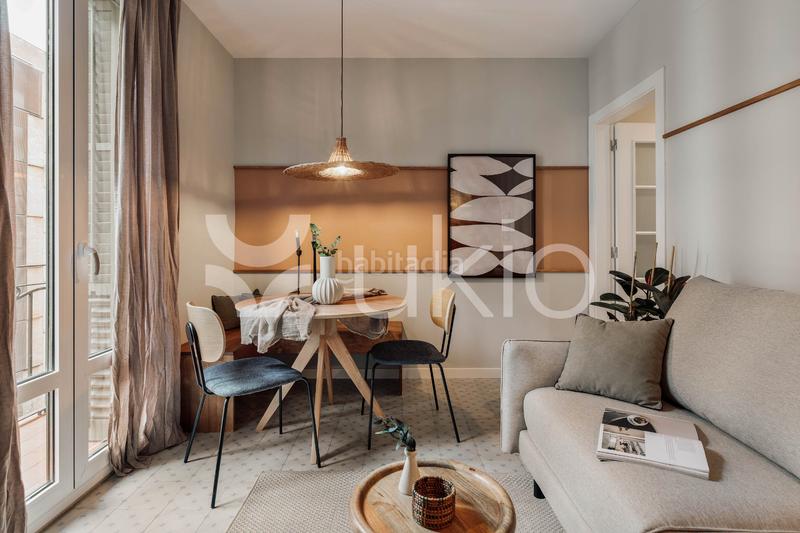 Foto 7c079113-e789-45ce-a6c6-f7b1c0bb8d32. Alquiler apartamento  de 2 habitaciones con oficina en Sant Antoni en Barcelona