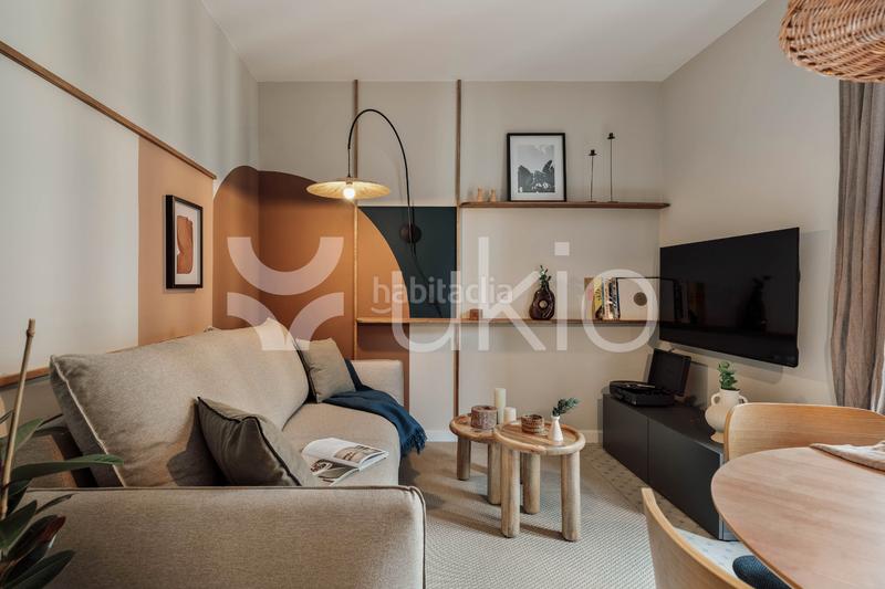 Foto 8d602f36-7547-471f-a052-3c0fa7a32f06. Alquiler apartamento  de 2 habitaciones con oficina en Sant Antoni en Barcelona