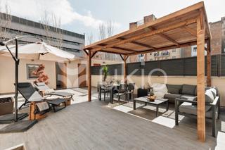 Alquiler Apartamento  Carrer de còrsega. Apartamento de 2 habitaciones con terraza en eixample esquerra