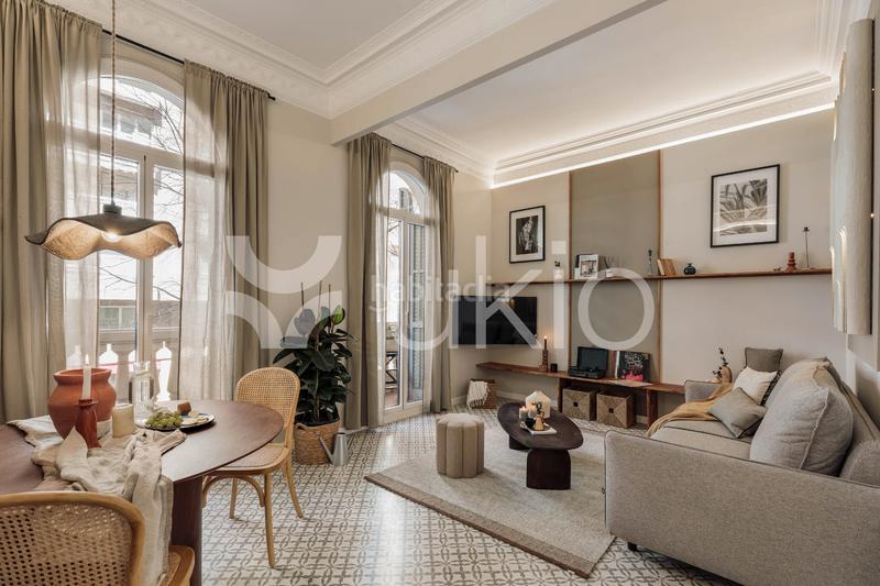 Foto 5734cc74-5814-409a-aa39-4bae76c65960. Alquiler apartamento  de 2 habitaciones con balcon en eixample esquerra en Barcelona