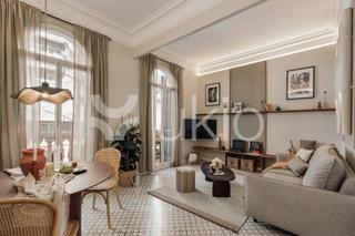 Lloguer Apartament  Carrer de còrsega. Apartamento de 2 habitaciones con balcon en eixample esquerra