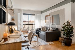 Miete Appartement in Calle de rodríguez san pedro 40. Apartamento de 2 habitaciones con xxx (terraza, gimnasio, piscin