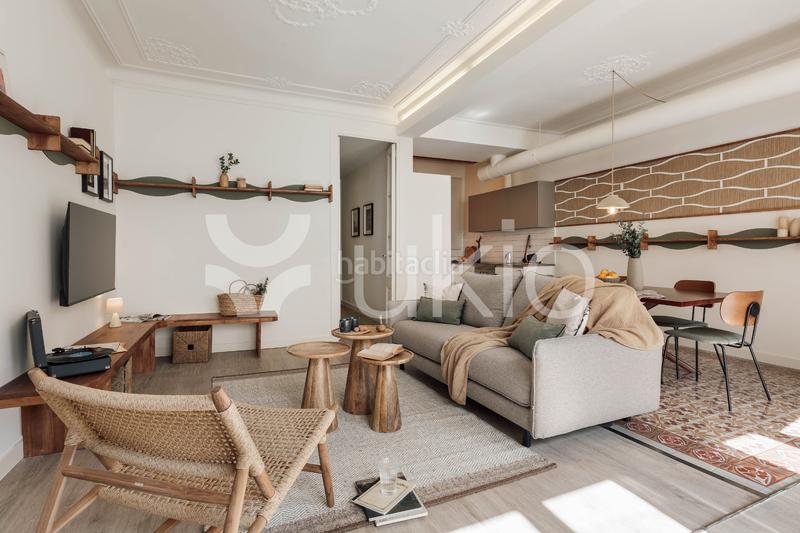 Foto 0ba09904-ce92-4283-973a-2c0d3cdf244e. Alquiler apartamento  de 3 habitaciones con balcon en eixample esquerra en Barcelona