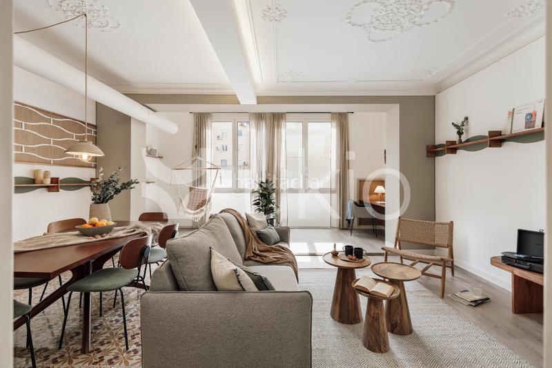 Foto 5b68f888-6a66-4967-abff-560d6129c897. Alquiler apartamento  de 3 habitaciones con balcon en eixample esquerra en Barcelona