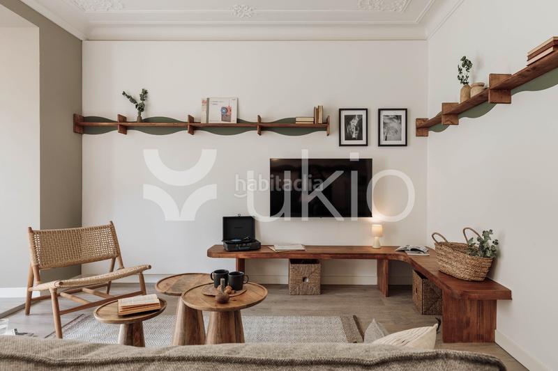 Foto 8e97bd9a-c349-4fc0-a1b2-1820937d8bf4. Alquiler apartamento  de 3 habitaciones con balcon en eixample esquerra en Barcelona